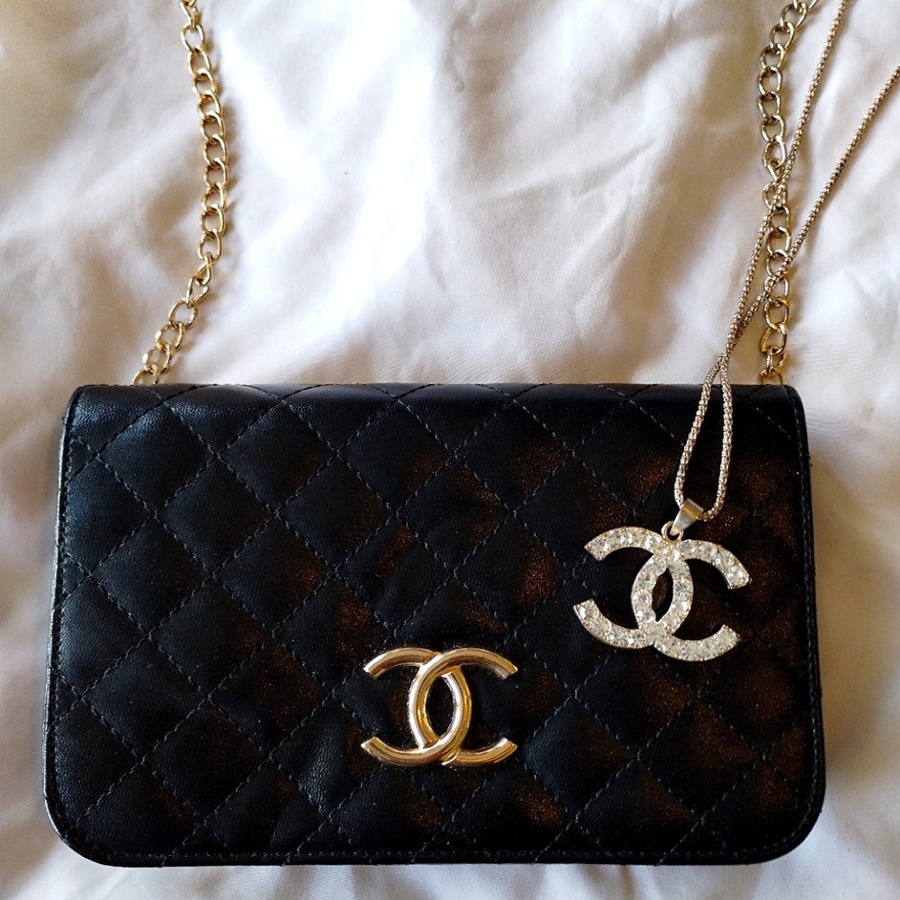 INSPIRED CUSTOM FLAP BAG AND NECKLACE